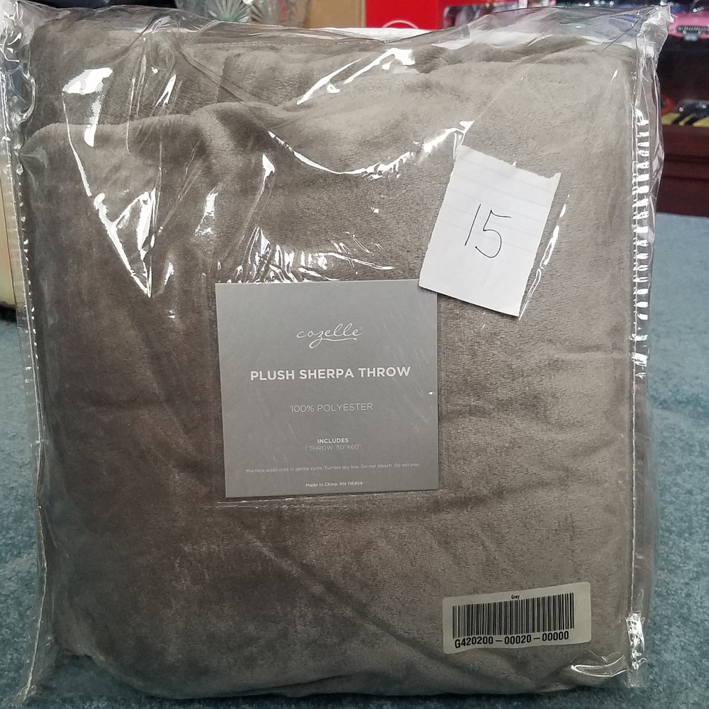 Cozelle Plush Sherpa Throw